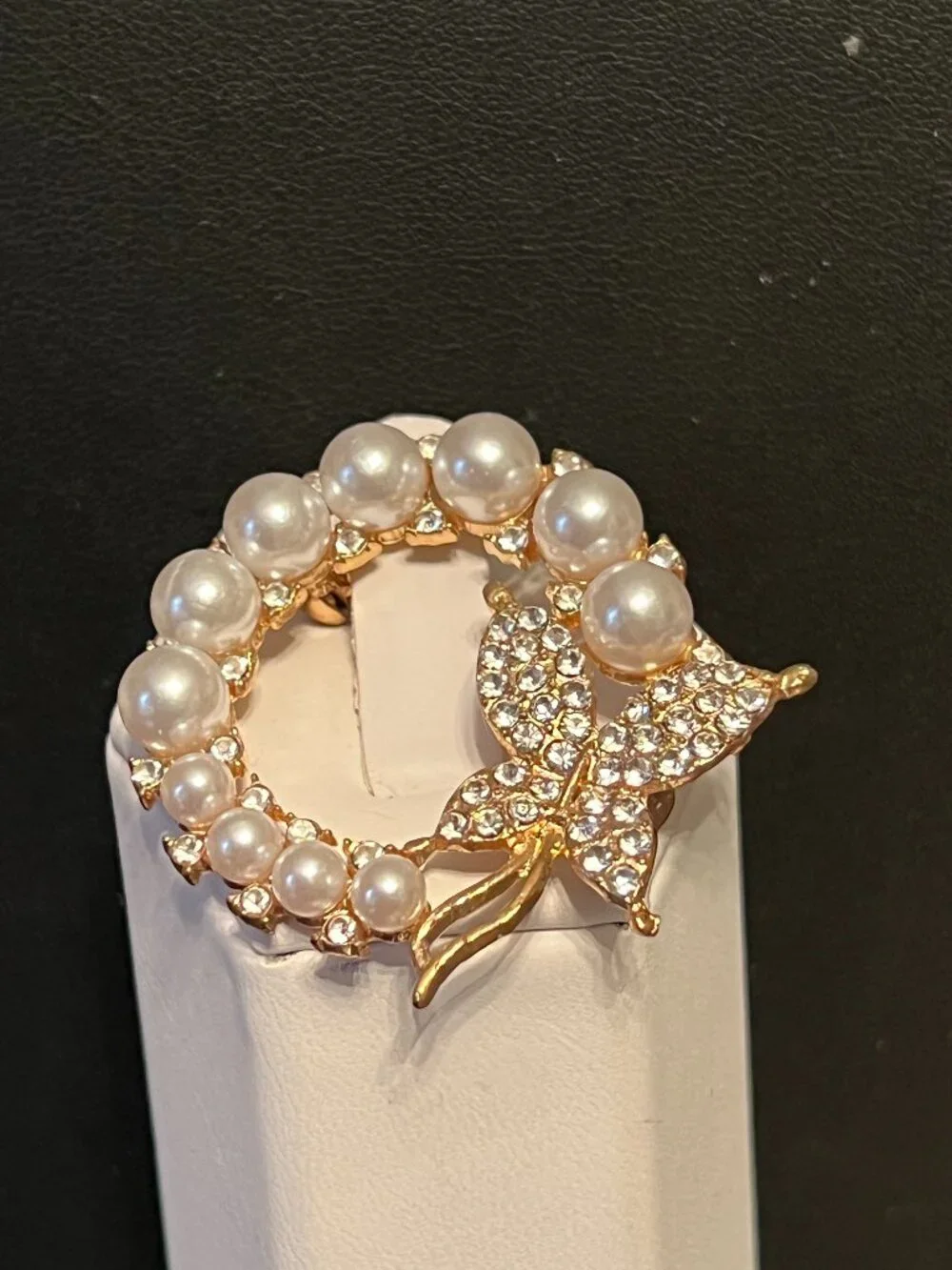 Goldplated Simulated Pearl and Crystal Butterfly Brooch Pin (225)